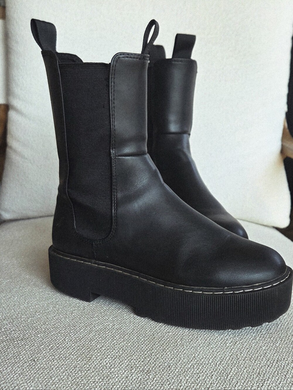 H&M Divided Chunky Platform Chelsea Boots Black - US 6 / EU 37 (ITZY Collab)